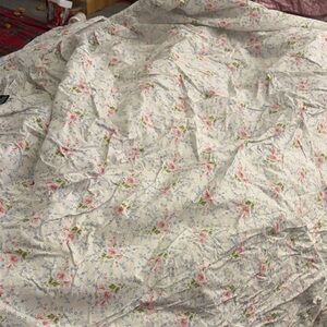 Ralph Lauren White Comforter with Pink & Green Floral Print no stains or tears
